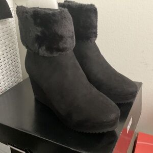 DKNY Nadra Wedge booties